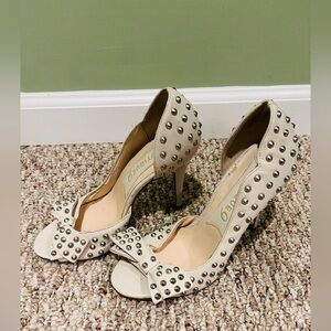 Brand New..Boutique9 off white pumps..Never worn.